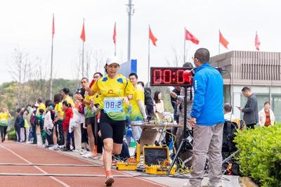 点燃居民"健身热" 青浦徐泾上演 "幸福社区运动会"