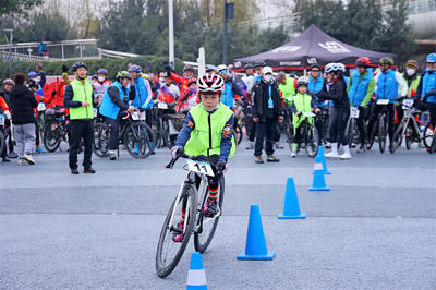 成都成华区社区运动节 自行车团体赛燃动全城，运动论坛共话健康未来